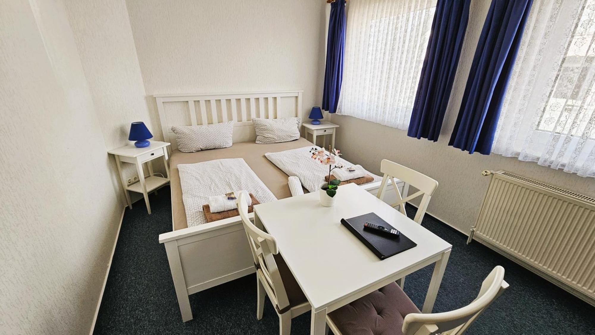 Hotel Dorfkrug Buesum エクステリア 写真